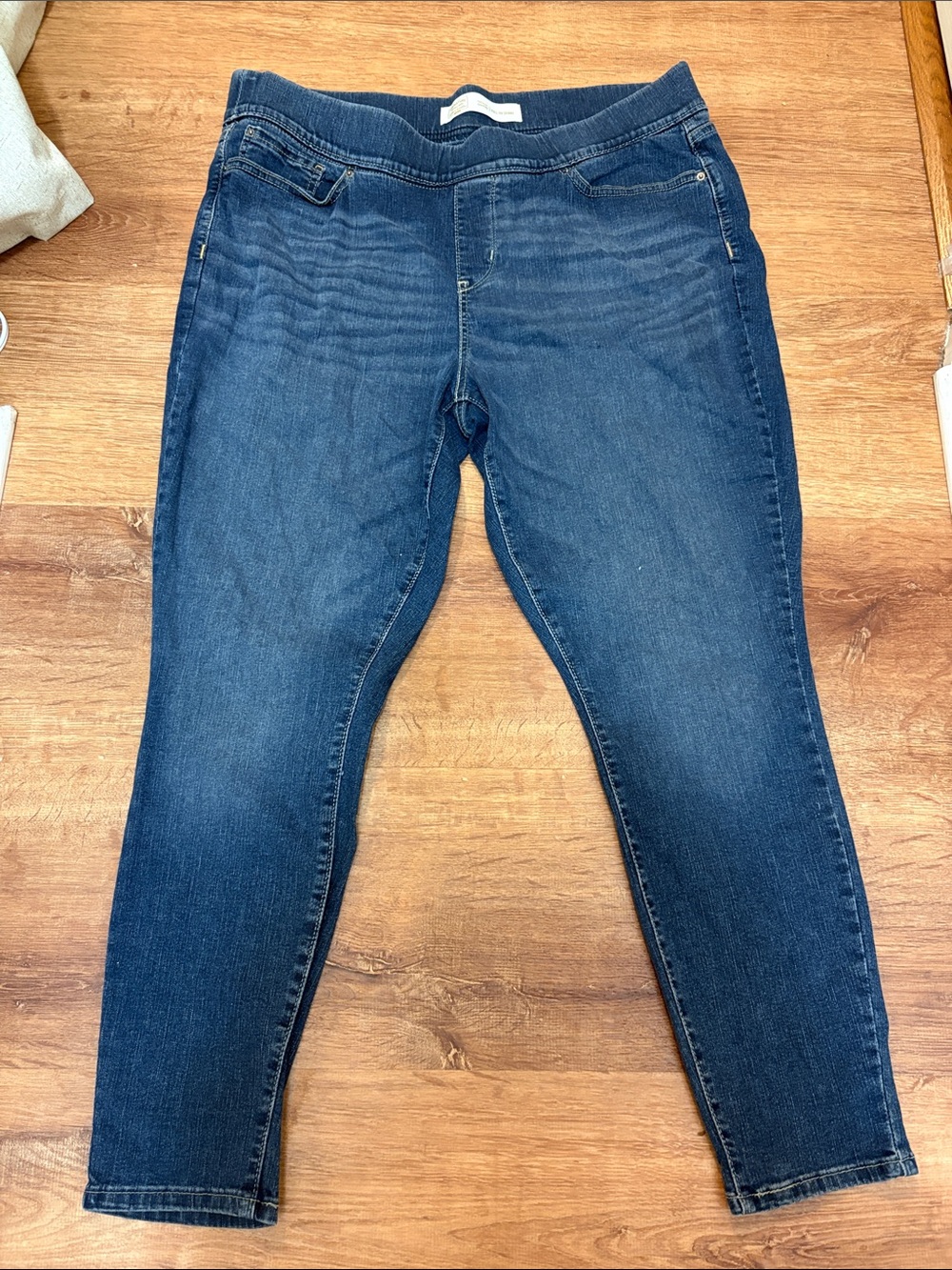 Signature by Levi Strauss Totally Shaping Pull-On Skinny Jeans Size 18 W34 L28